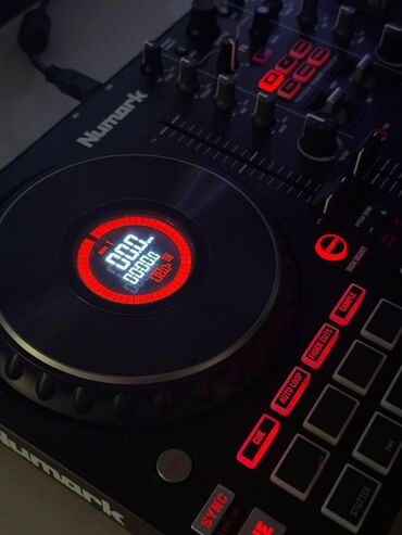 çipsi aparati: Numark Mixtrack Platinum FX / dj aparati,tep teze,yüksək və kiçik hz