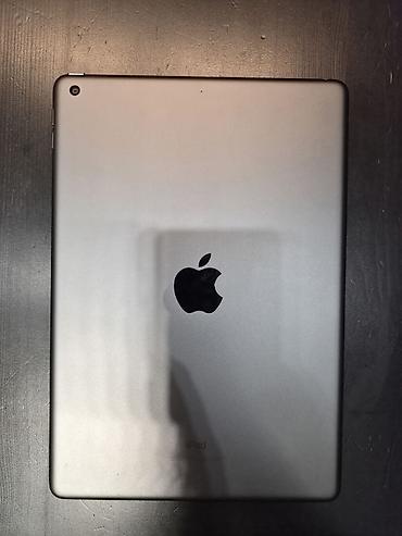 z generation: Планшет, Apple, память 32 ГБ, 10" - 11", Wi-Fi, Б/у, Классический цвет - Серебристый — 1