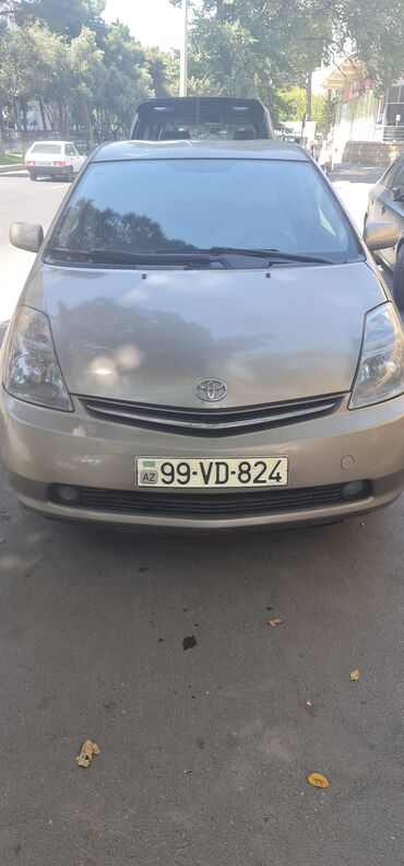 qalmaq serti ile arenda masin v Azərbaycan | Yeni il ağacları: Toyota Prius: 1.5 l. | 2008 il | Sedan