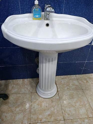 hamam ucun tulpan: 2si 100 azn Pedestal tipli əl-üz yuma dəsti və su tozsoranı - Keramik — 2