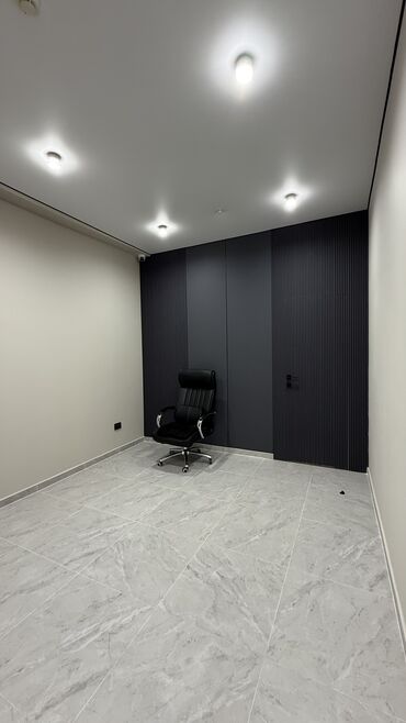 Офисы: Сдаю Офис, 70 м², В жилом комплексе, 1 линия