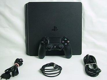 PS4 (Sony Playstation 4): U ponudi je Sony PlayStation 4.
Konzola je najnoviji SLIM model — 10
