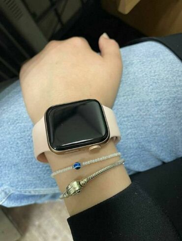 Личные вещи: Apple Watch SE 40mm Продам часы . Идеальные. Полный комплект. Торг
