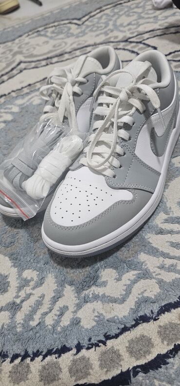 кроссовки air jordan 4: Кроссовки и спортивная обувь