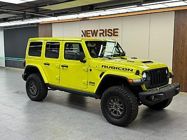 св: Jeep Wrangler: 2022 г., 6.4 л, Автомат, Бензин, Внедорожник — 3