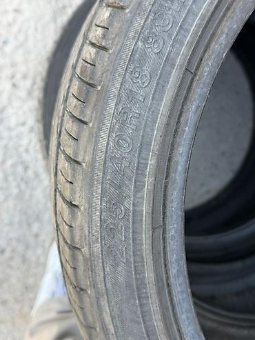 44 2: Комплект автомобильных шин 225/40 R18 88W - Размер: 225/40 R18 - — 2
