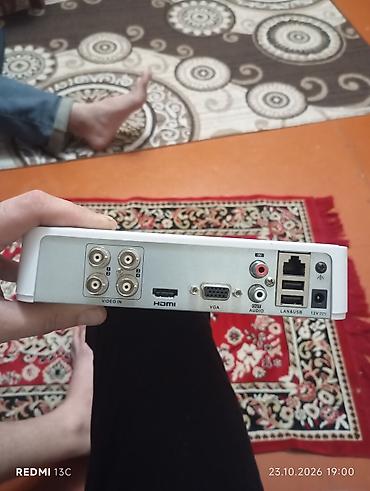 5a: HiWatch DS-H204QA rəqəmsal videoreqistrator - 4 kanallı analog (BNC) — 4
