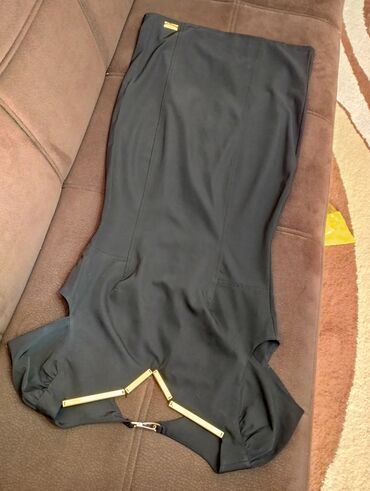 Tuflilər: Ayyaqqabilarin 2 si 30 azn donlarin.hamisi birlimde 50 azn Qadın geyim — 6