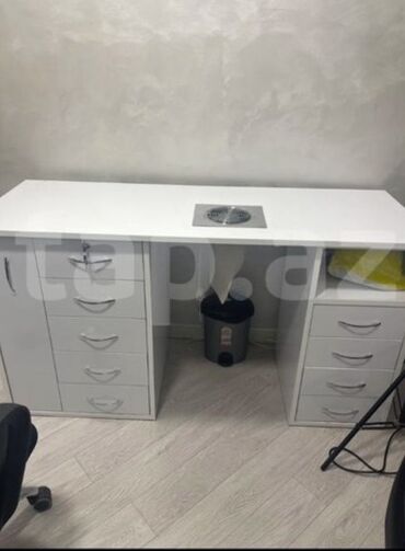 Salon masaları: İşlənmiş, Manikür üçün masa, Güzgüsüz