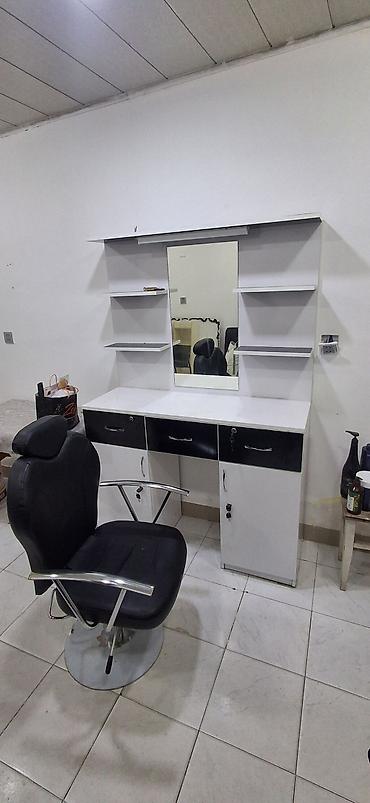 Salon, tibbi mebel: Bərbər/stilist üçün iş yerində mebel dəsti - Geniş iş stolu və böyük — 1