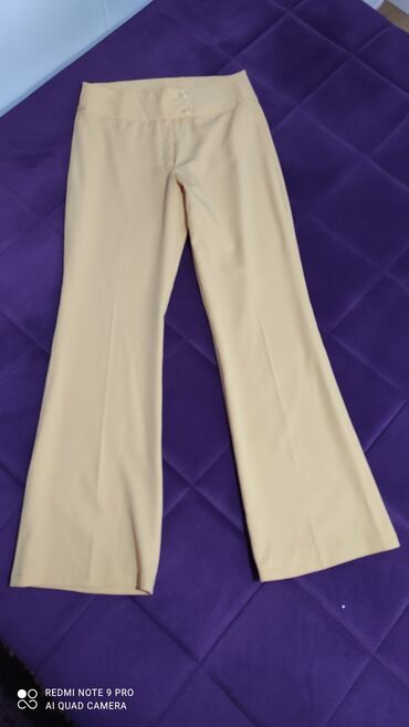 pantalone: Pantalone, velicina L
Duzina105
Struk 39
Kukovi 50