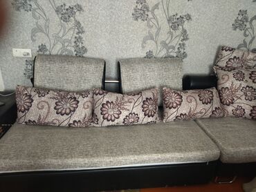 кровать с подъемным механизмом: Угловой диван, цвет - Бежевый, Б/у