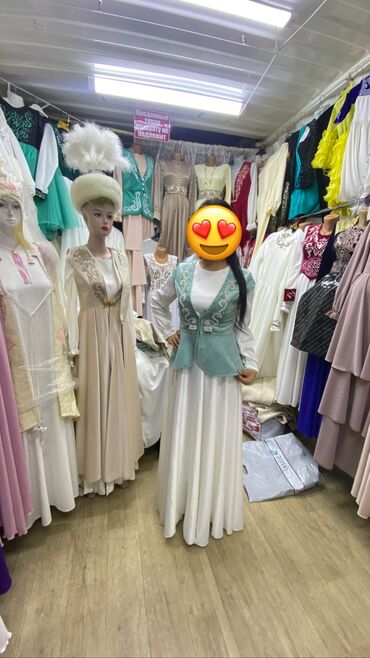 кыргызские национальные платья: Продаю платье и чыптама на кыз узатуу одевала только один раз Цена
