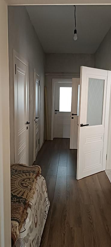 Продажа коттеджей и домов: Продаётся жилой дом с участком 4 соток. Находится в Ак Ордо 3, близко — 4