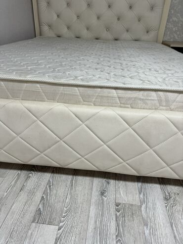 Спальные гарнитуры: Спальный гарнитур в классическом стиле, цвет айвори. Состав: - — 7