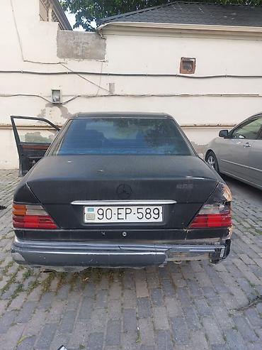 мерседес панорама: Mercedes-Benz E‑Class W124 sedan (təxminən 1985–1995 istehsalı). Qara — 6