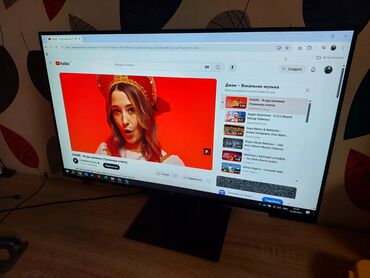 Chery: Dell UltraSharp U2720Q 27" LCD LED 4K Monitor Bir layihə üçün