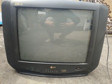 Телевизоры: Срочно продаю телевизор LG не знаю работать или нет но в гараже