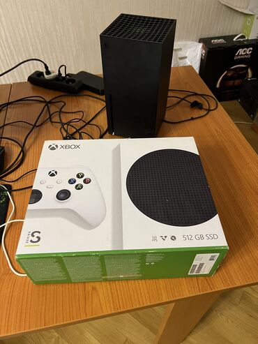 xbox s: Xbox series s. Konsol ideal veziyyetde, kontroller ideal veziyyetde