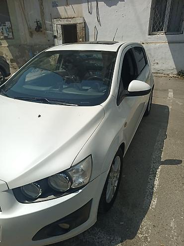 chevralet aveo: Chevrolet Aveo hatchback – ağ rəng - Kuzov: 5 qapılı hatchback, ağ — 7