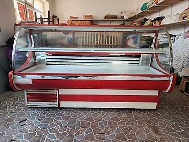 xaladenik vitrin: Soyuduculu vitrin – 3 qapılı, önü qabarıq şüşəli model. - Məhsul növü — 2