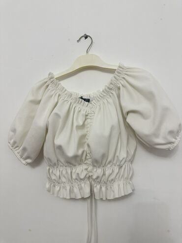 женские дутые жилетки: Ağ rəngli qadın bluzası – “ILE” markası Ölçü: USA M (etiketdə