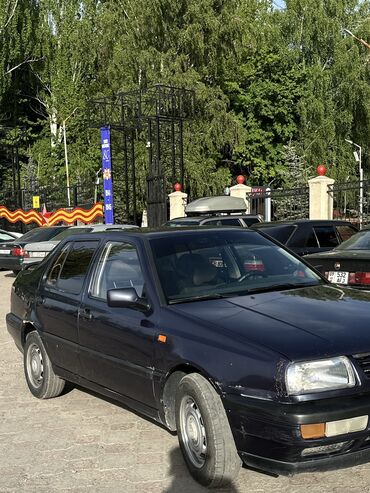 Volkswagen: Volkswagen Vento: 1993 г., 1.8 л, Механика, Бензин, Седан
