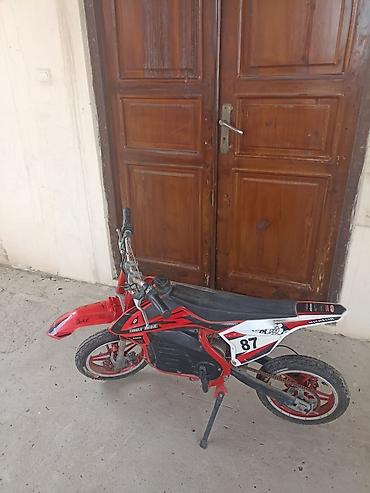 qirmizi don: Uşaq elektrik mini motosikleti – “Dirt Bike” stili - Rəng — 2