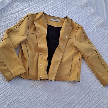 italijanske zenske jakne: Zara L zenska jakna. Oker boja Premocan komad, kao nova. Duzina rukava