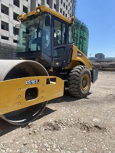 small car: AРЕНДА Каток грунтовый XCMG XS163J - Тип: вибрационный дорожный каток — 2