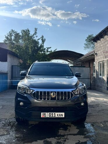 тойота внедорожник: Серый пикап SsangYong Musso Grand с двойной кабиной и жестким кунгом