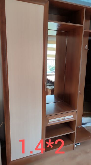 полка для стены: Кире бериш үчүн шкаф, Колдонулган, Күзгүсү менен, ЛДСП