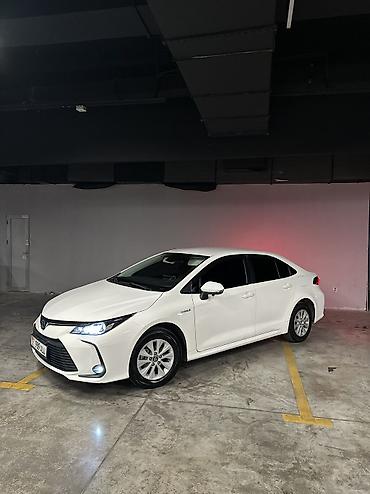 Toyota Corolla: 2022 г., 1.8 л, Вариатор, Гибрид, Седан
