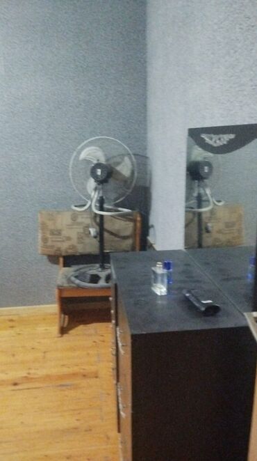 Həyət evləri və villaların satışı: Satılır: 4 otaqlı həyət evi - Planlaşdırma: geniş zal, ayrıca mətbəx — 1