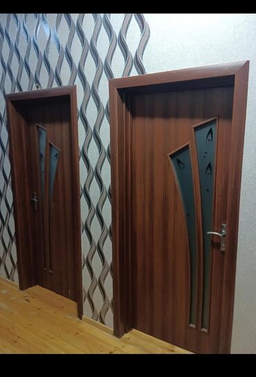 Soyuducular: 4 eded otaq qapısı biri 40azn.ölçü 2 met 90 sm əla vəziyyətdə Xocasen