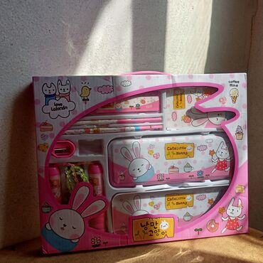 Qələm qabları: Set şəklində uşaqlar üçün xəttkeş yontan karandaş penal pozan — 1