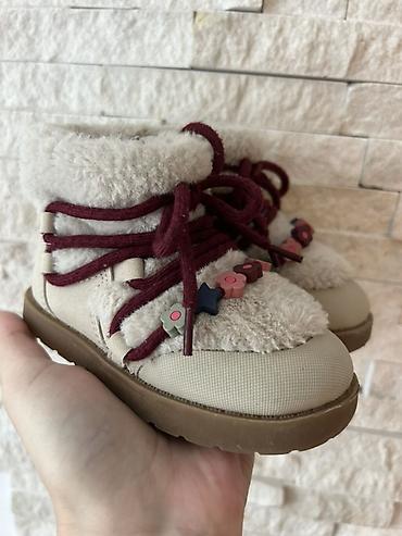 bele ski pantalone: Dečije zimske čizmice Zara, broj 22, dužina gazista 13,6 cm. - — 8
