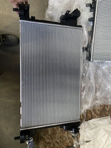 Другие детали вентиляции, охлаждения и отопления: Радиатор охлаждения Шевроле вольт 1