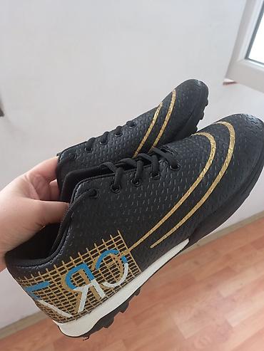 qacis ayaqqabi: TƏZƏ krasovka. 20 manat. 44 razmer. Qaçış üçün sport zal üçün — 2