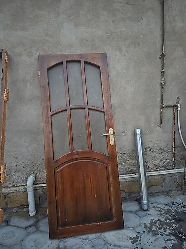 işlenmiş seyf qapılar: Salam 2 eded taxta qapi satilir dozumlu saglam qapidir — 2