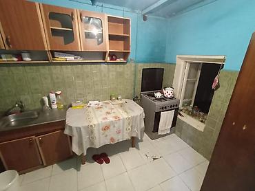 4 otaqlı ev: 4 otaqlı həyət evi – şəxsi həyətyanı sahəli Xüsusiyyətlər: - Plan: 1 — 8