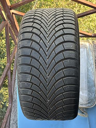 Продаю разноширокие шины Передние 245/45/ R18 2шт Задние 275/40/ R18
