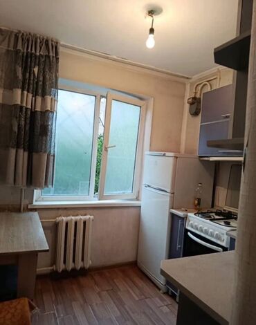3 комнатная квартира 104 серии бишкек: 2 комнаты, 43 м², 104 серия, 1 этаж, Старый ремонт