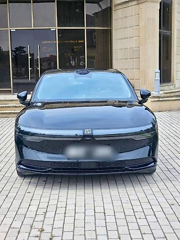 ağıllı dinamik: ZEEKR 001 – tam elektrikli fastbek kupe. Zərif qara rəngli kuzov — 1