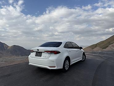 королев: Toyota Corolla: 2022 г., 1.8 л, Вариатор, Гибрид, Седан — 2