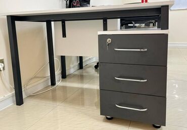 Ofis masaları: İşlənmiş, İşçi üçün, Dördbucaq masa