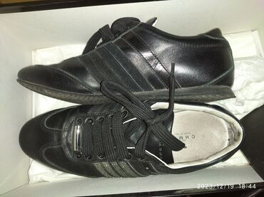Кроссовки и спортивная обувь: Размер 37 состояние отличное кожа бренд Ричмонд черные ботосы туфли