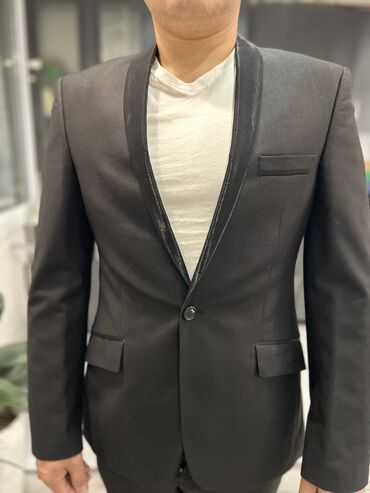 Костюмы: Продается костюм(пиджак+брюки)носили мало,размер 48,производство — 8