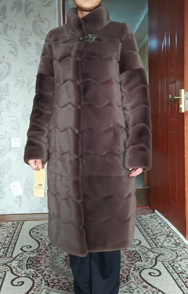 шуба зайчик in Кыргызстан | ИГРУШКИ: Новая Натуральная шуба из стриженного бобра, размер L. Цена 12 000