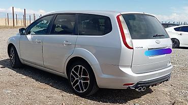 Ford: Ford Focus Wagon – gümüşü rəng, universał kuzov Xüsusiyyətlər: - — 5